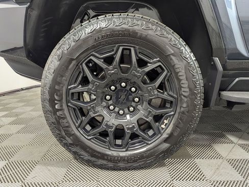 Used 2025 GMC Hummer EV 2X AWD/4WD image 30