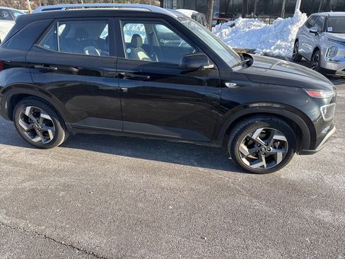 Used 2023 Hyundai Venue SEL image 2