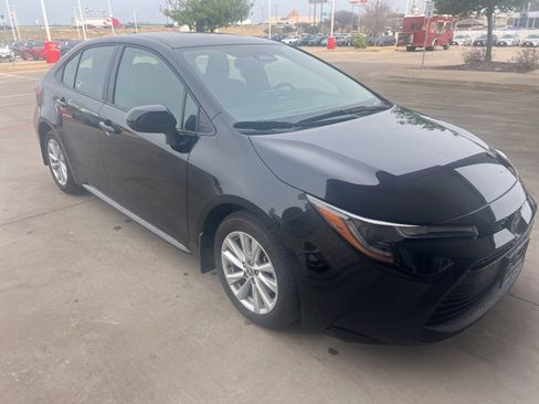 Used 2025 Toyota Corolla LE image 15