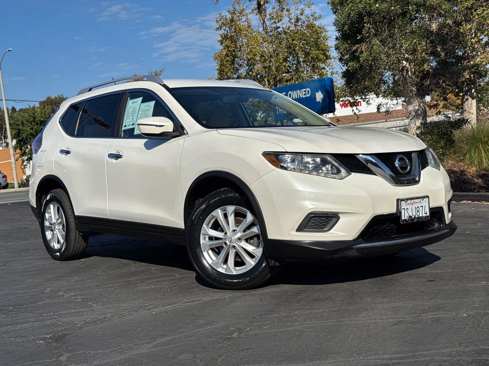 Used 2016 Nissan Rogue SV FWD image 2