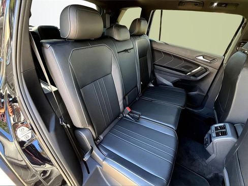 Used 2023 Volkswagen Tiguan SE R-Line image 25