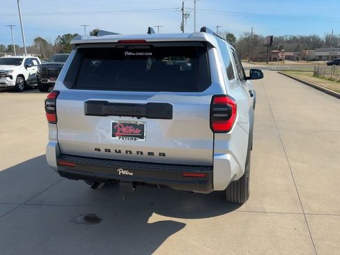Used 2025 Toyota 4Runner SR5 AWD/4WD image 8