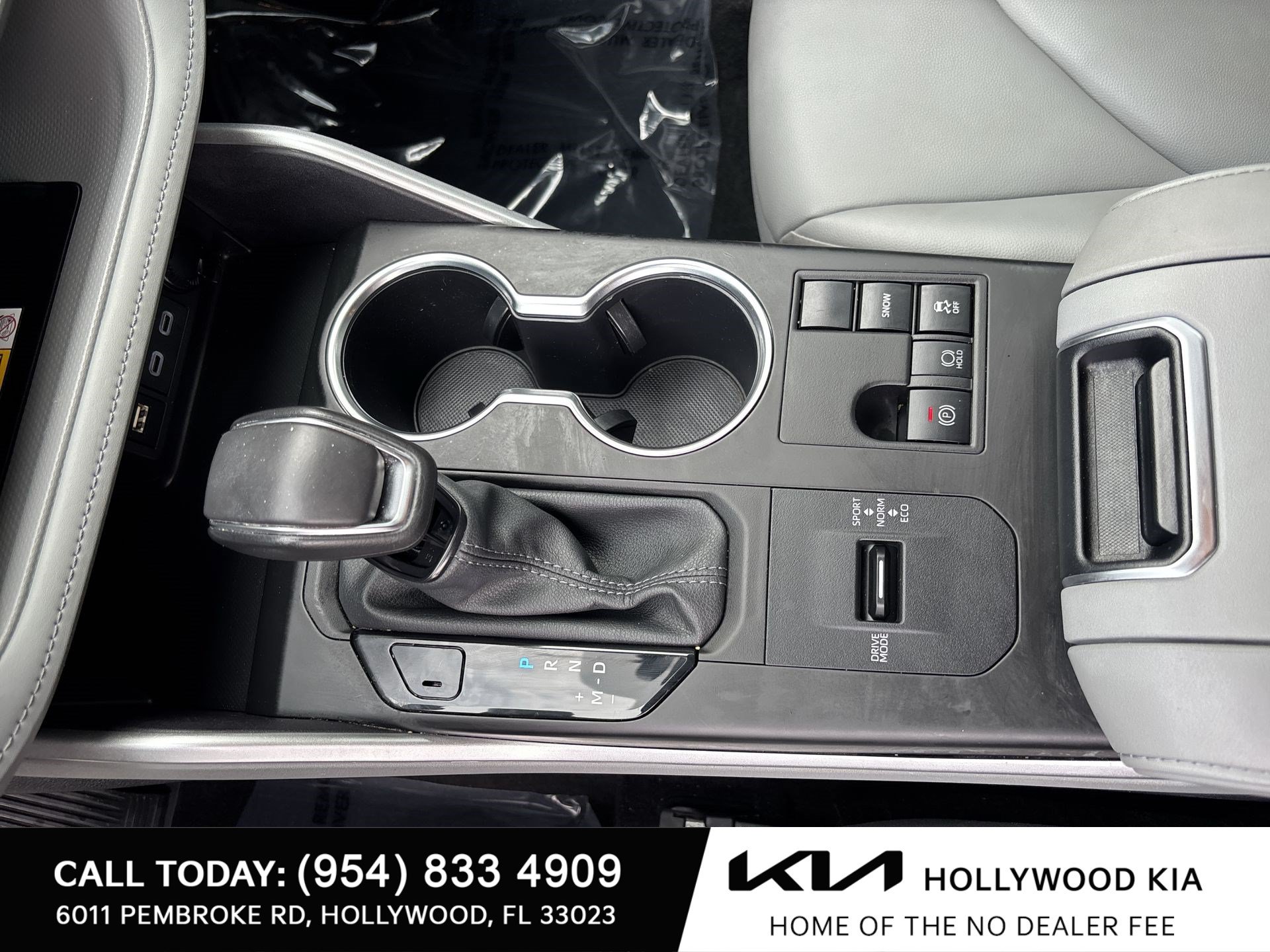 Used 2024 Toyota Highlander XLE FWD image 20