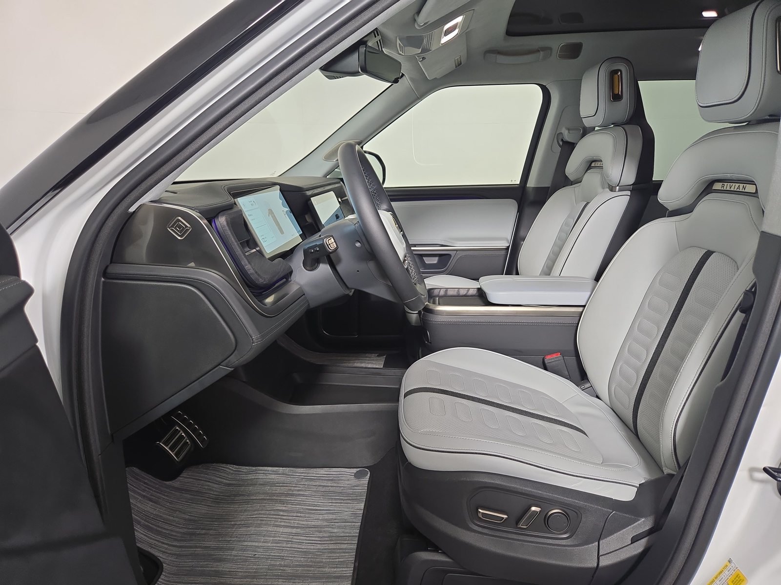 Used 2024 Rivian R1S Adventure Quad AWD/4WD image 20