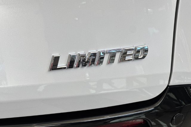 Used 2026 Toyota Sienna Limited FWD image 23