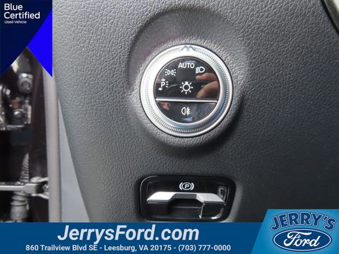 Used 2025 Mercedes-Benz C 300 4MATIC Sedan image 16