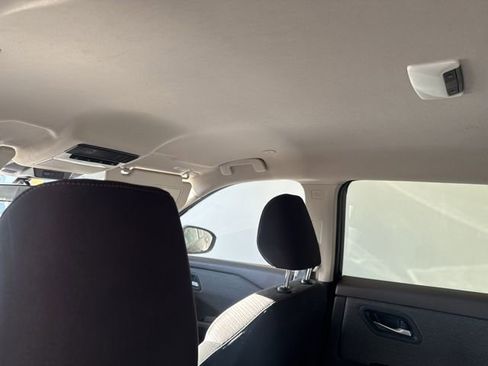 Used 2023 Nissan Rogue SV FWD image 8