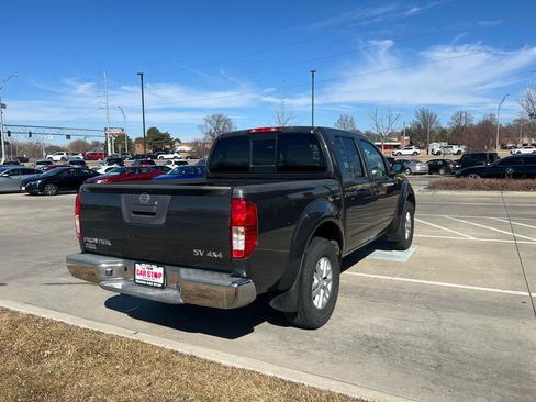 Used 2015 Nissan Frontier SV image 5