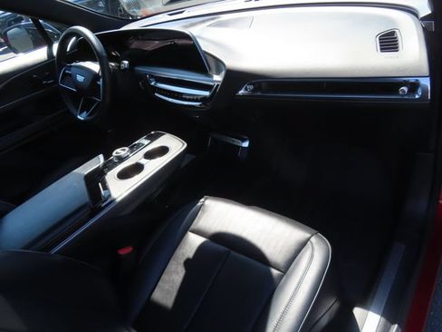Certified 2024 Cadillac Lyriq Luxury AWD/4WD image 45