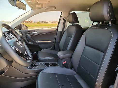 Used 2021 Volkswagen Tiguan SE image 7
