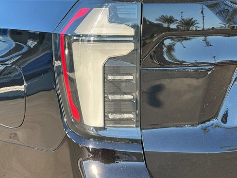 New 2026 Chevrolet Suburban Premier image 28