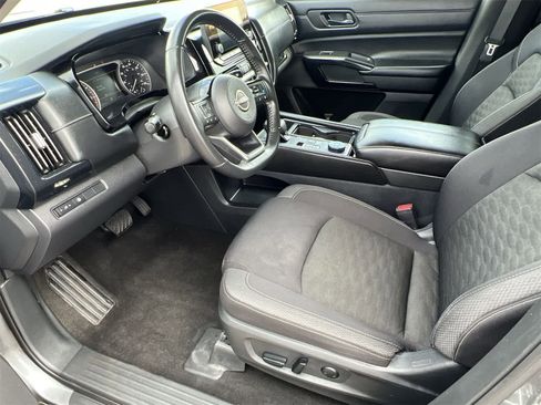 Used 2023 Nissan Pathfinder SV image 10