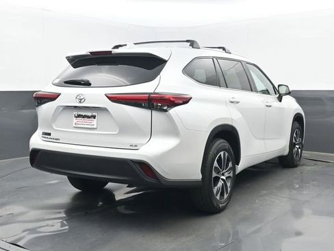 Used 2022 Toyota Highlander XLE image 24