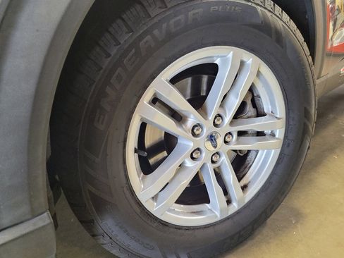 Used 2021 Ford Explorer XLT RWD image 31