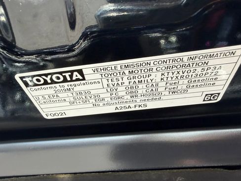 Used 2019 Toyota Camry SE FWD image 18