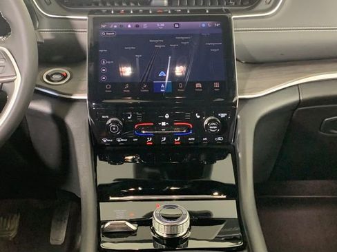 Used 2024 Jeep Grand Cherokee L Limited image 12