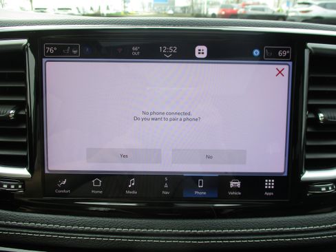 Used 2024 Chrysler Pacifica Limited FWD image 26