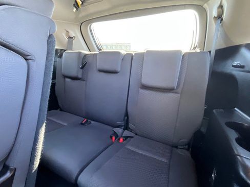 Used 2018 Toyota Highlander LE image 25