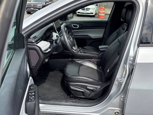 Used 2024 Jeep Compass Latitude AWD/4WD image 8