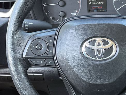 Used 2025 Toyota Corolla LE FWD image 12