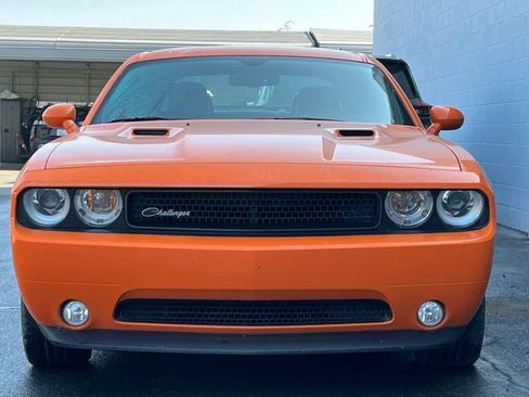 Used 2014 Dodge Challenger SXT image 11