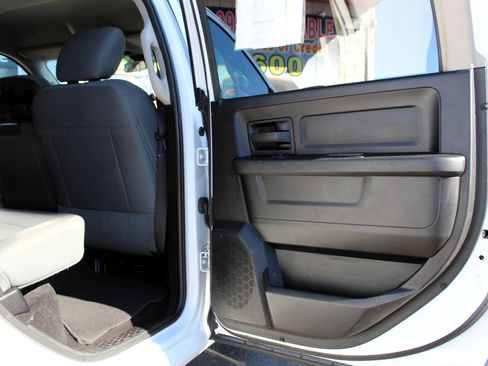 Used 2017 RAM 1500 Express RWD image 13