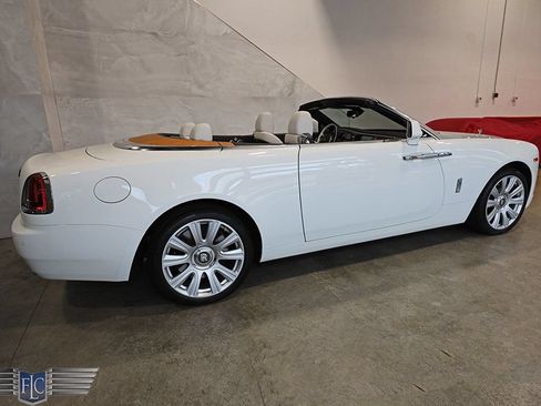 Used 2017 Rolls-Royce Dawn RWD image 5