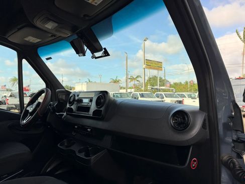 Used 2019 Mercedes-Benz Sprinter 144 image 17