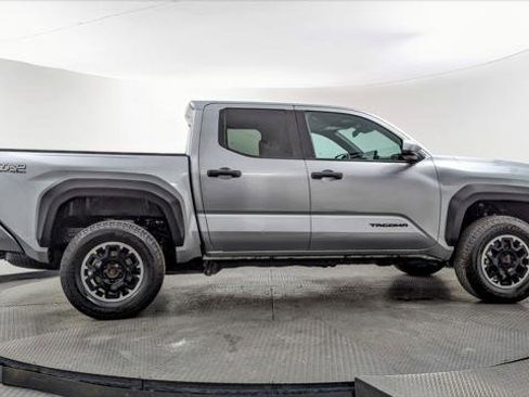 Used 2024 Toyota Tacoma TRD Off-Road image 9