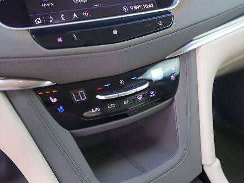 Used 2020 Cadillac XT5 Premium Luxury FWD image 15