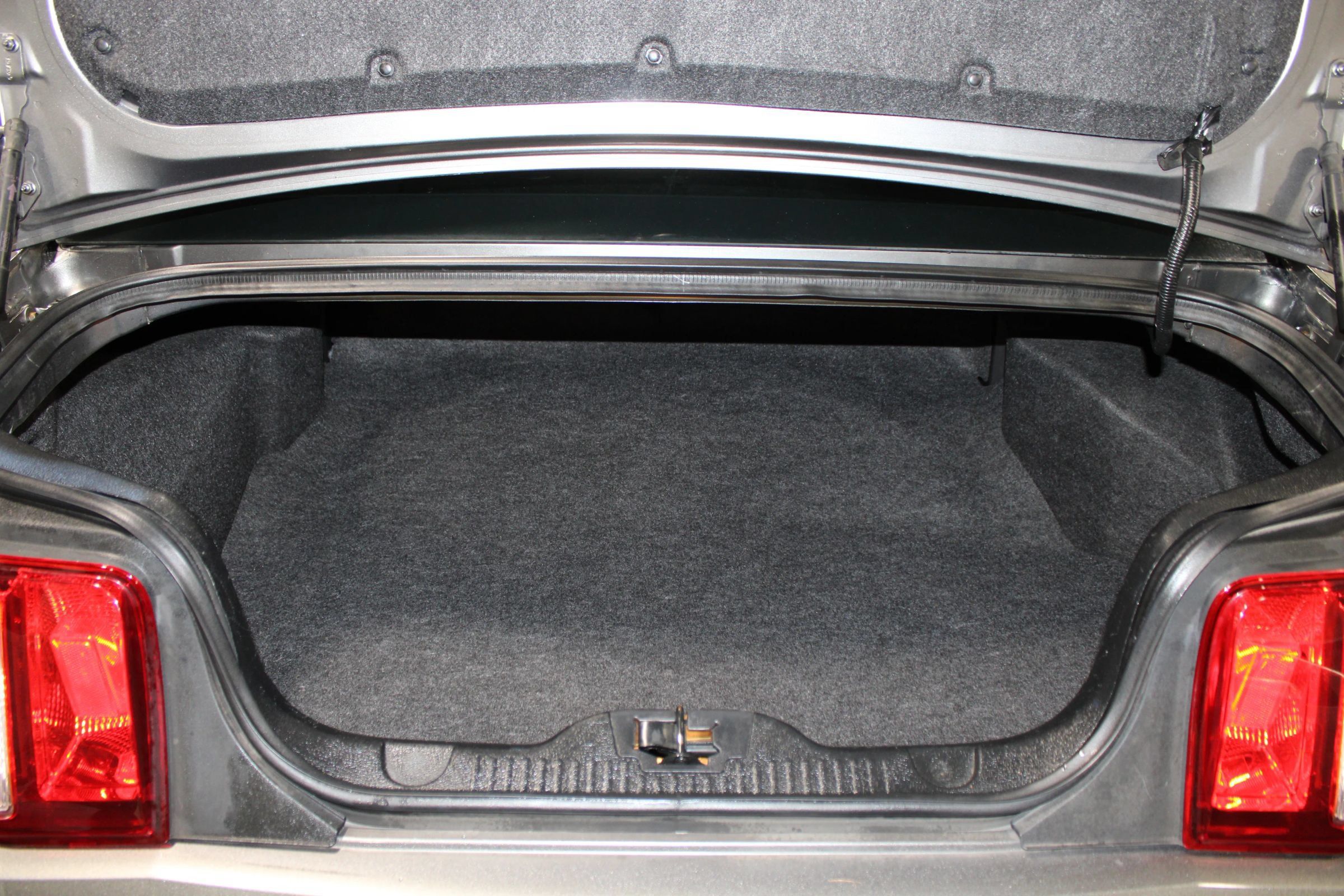 Used 2010 Ford Mustang Coupe RWD image 28