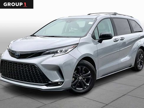 Used 2025 Toyota Sienna XSE w/ XSE Plus Package AWD/4WD image 1