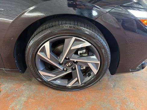 Used 2025 Hyundai Elantra SEL FWD image 10