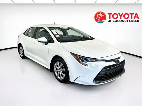 Used 2025 Toyota Corolla LE FWD image 1
