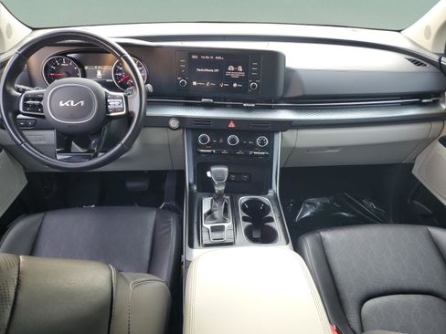 Certified 2024 Kia Carnival LX image 11