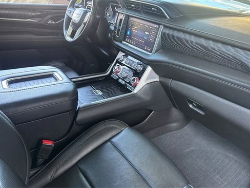 Used 2021 GMC Yukon XL Denali w/ Denali Premium Package image 17