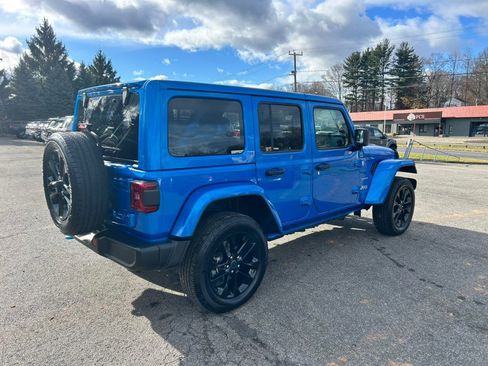 Used 2024 Jeep Wrangler Sahara image 6