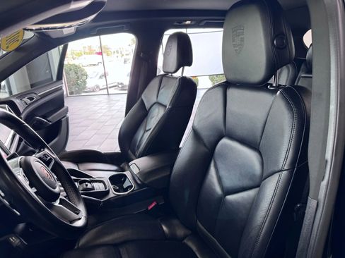 Used 2018 Porsche Cayenne Platinum Edition image 9
