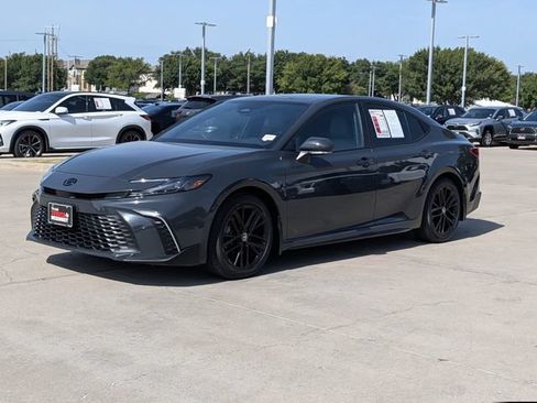 Used 2025 Toyota Camry SE w/ Convenience Package FWD image 10