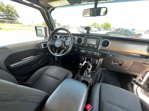 Used 2019 Jeep Wrangler Sport AWD/4WD image 13