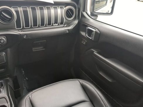 Used 2023 Jeep Gladiator Sport AWD/4WD image 16