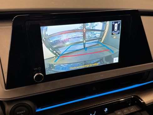 Used 2024 Toyota Prius XLE FWD image 14