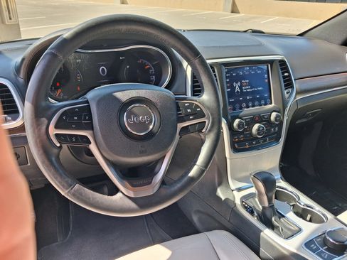 Used 2018 Jeep Grand Cherokee Limited AWD/4WD image 20