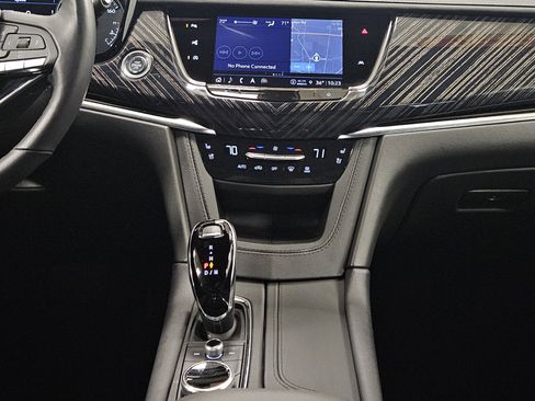 Used 2024 Cadillac XT6 Premium Luxury w/ Technology Package image 14