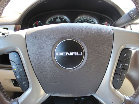 Used 2011 GMC Yukon Denali image 25