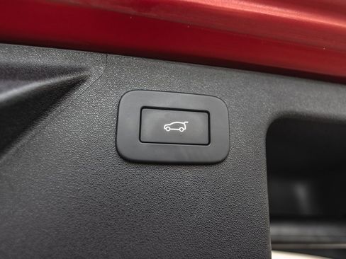 Used 2023 Land Rover Discovery Sport SE R-Dynamic image 34