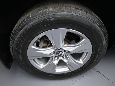 Used 2022 Toyota RAV4 LE AWD/4WD image 13