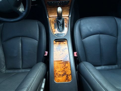 Used 2005 Mercedes-Benz E 500 4MATIC Sedan image 23