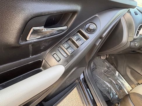 Used 2022 Chevrolet Trax LS w/ Tint and Cruise Package image 28