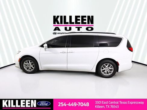 Used 2022 Chrysler Pacifica Touring-L image 4